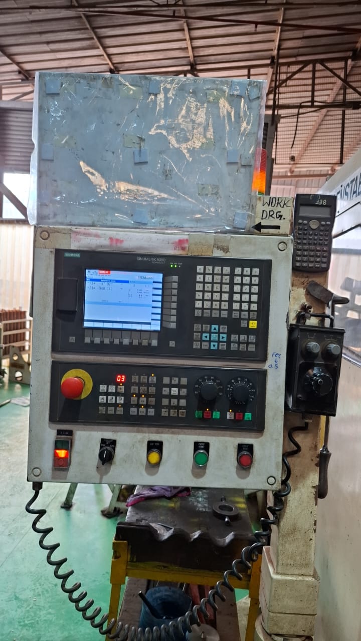 Actual Siemens SINUMERIK 802D CNC control panel on the Heyligenstaedt machine