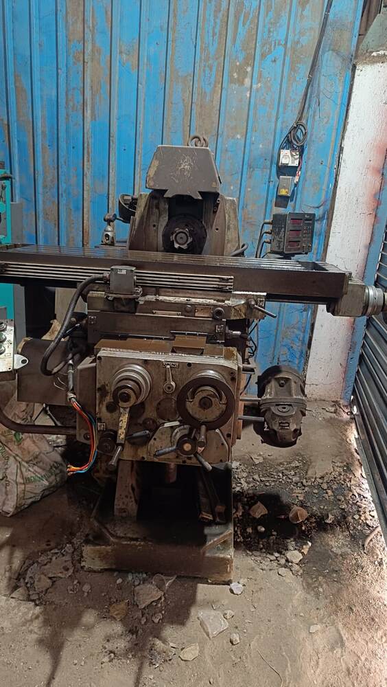 Horizontal Milling with DRO for sale at Raj Engineering and Machinery Vapi
